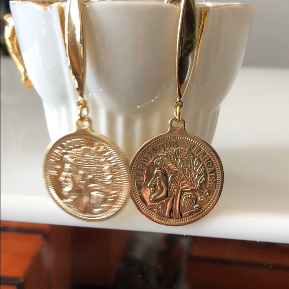 Earrings - Picture 8 of 11